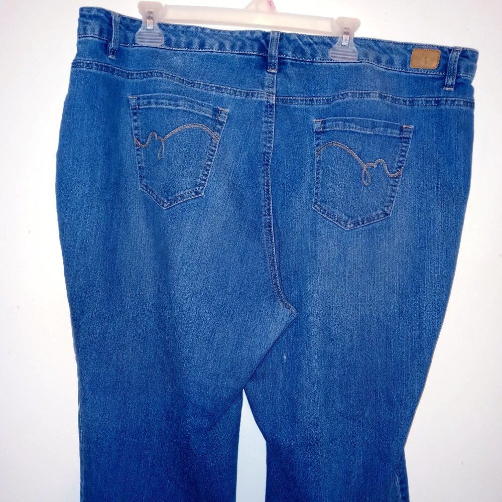 Bandolino Denim Capri's Size 22W